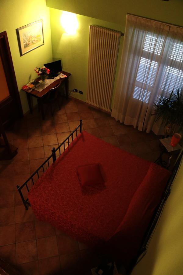 Bed and Breakfast La Rosa Dei Vini Серралунга-д'Альба Экстерьер фото